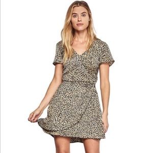 Cupcake & Cashmere- Leopard Print Short sleeve Wrap Dress Size Small